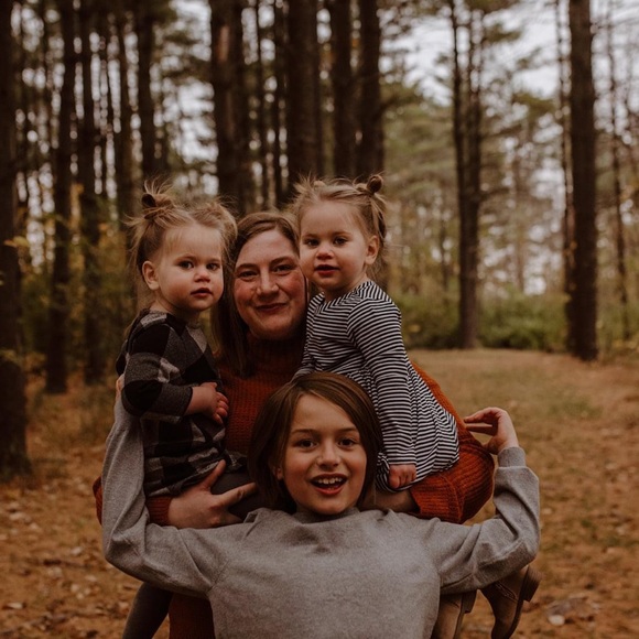 Meet your Posher, Kari - Picture 2 of 4